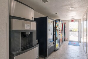 Vending machine - Motel 6 San Antonio, TX - Downtown - Alamo Dome (San Antonio)