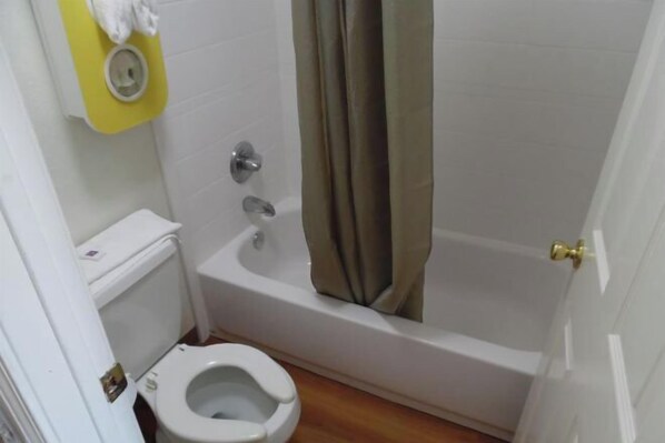 Room - Motel 6 Columbus, MS (Columbus)