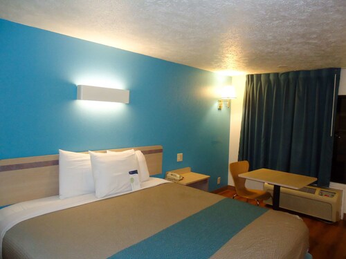 Motel 6 Columbus, MS