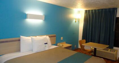 Motel 6 Columbus, MS