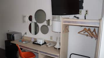 Standardzimmer, 1 Queen-Bett, Nichtraucher | Schreibtisch, Verdunkelungsvorhänge, Zustellbetten, kostenloses WLAN