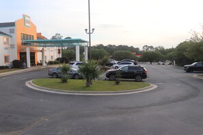 Free self-parking - Howard Johnson by Wyndham Tifton GA I-75 (Tifton)