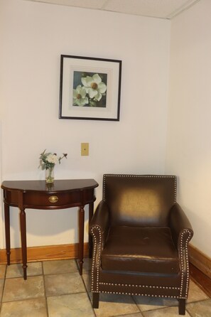 Lobby - Howard Johnson by Wyndham Tifton GA I-75 (Tifton)