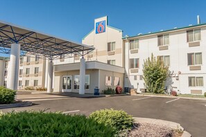 Front of property - Motel 6 Redmond, OR (Redmond)