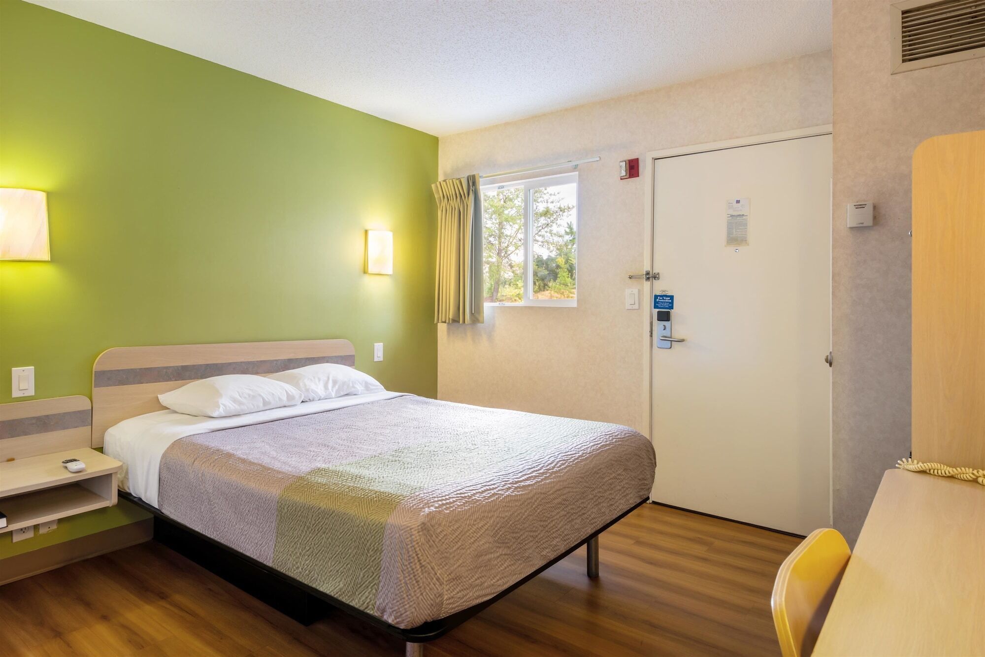 Free WiFi, bed sheets