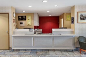 Lobby - Econo Lodge (Belle Fourche)