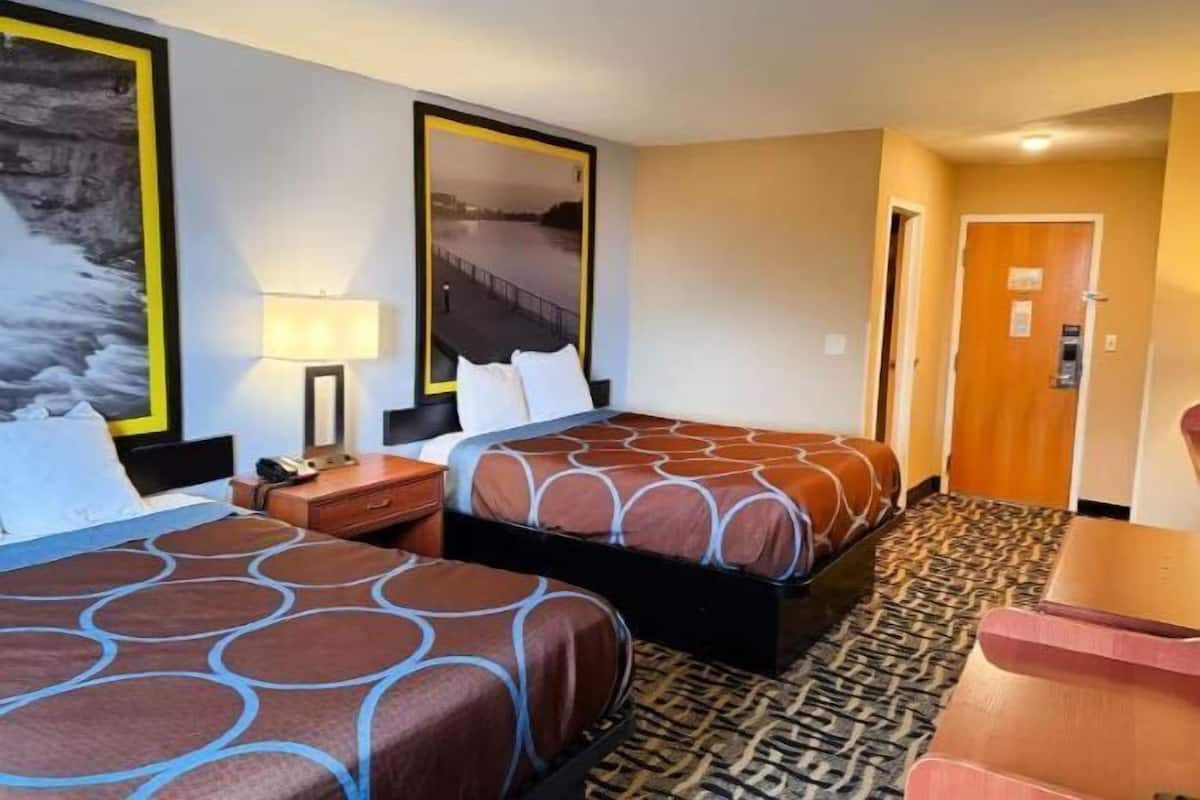 Desk, free WiFi, bed sheets