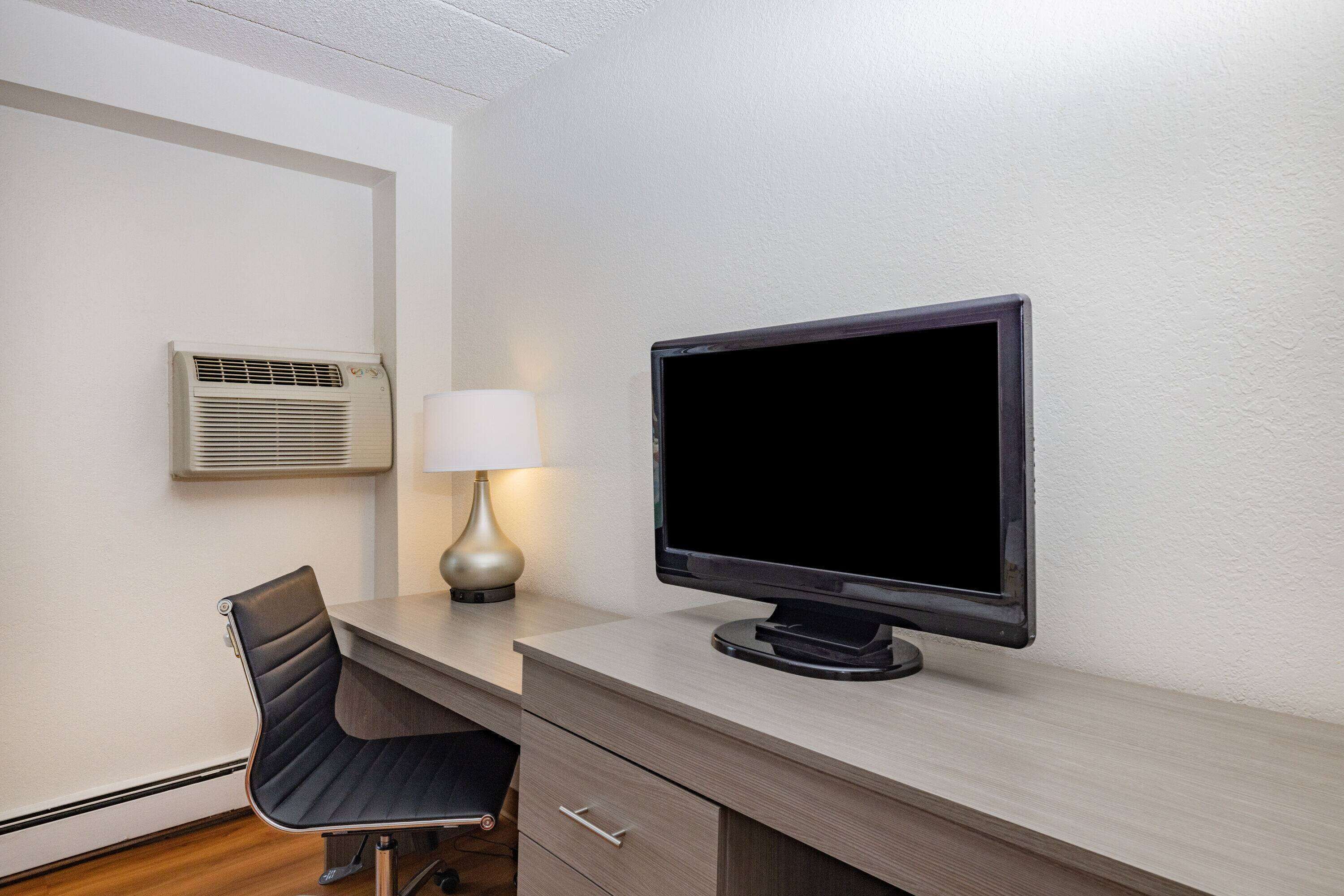 Kostenloses WLAN, Bettwäsche, Wecker