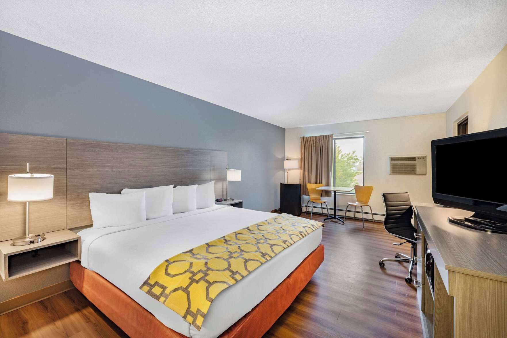 Gratis wifi, beddengoed, een wekker