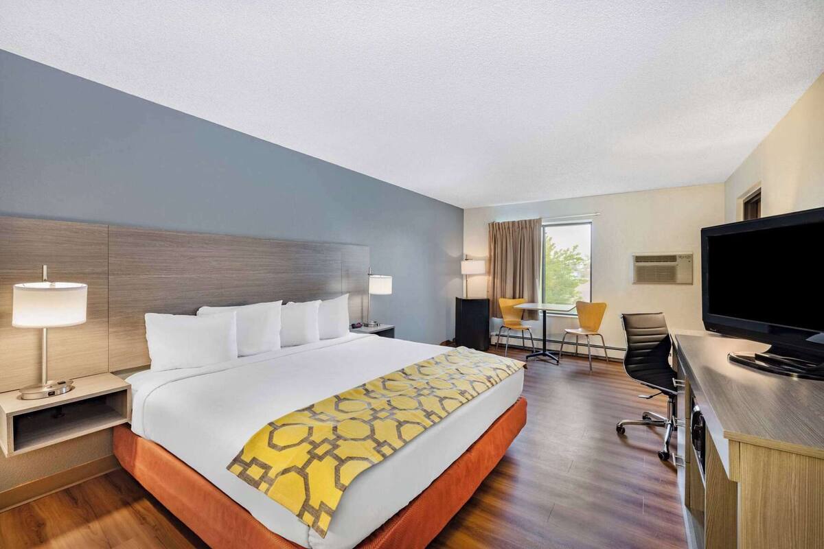 High-speed internet, alarm clocks, bed sheets