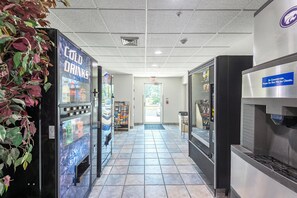 ตู้ขายสินค้าแบบหยอดเหรียญ