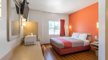 Individually furnished, desk, blackout curtains, free WiFi