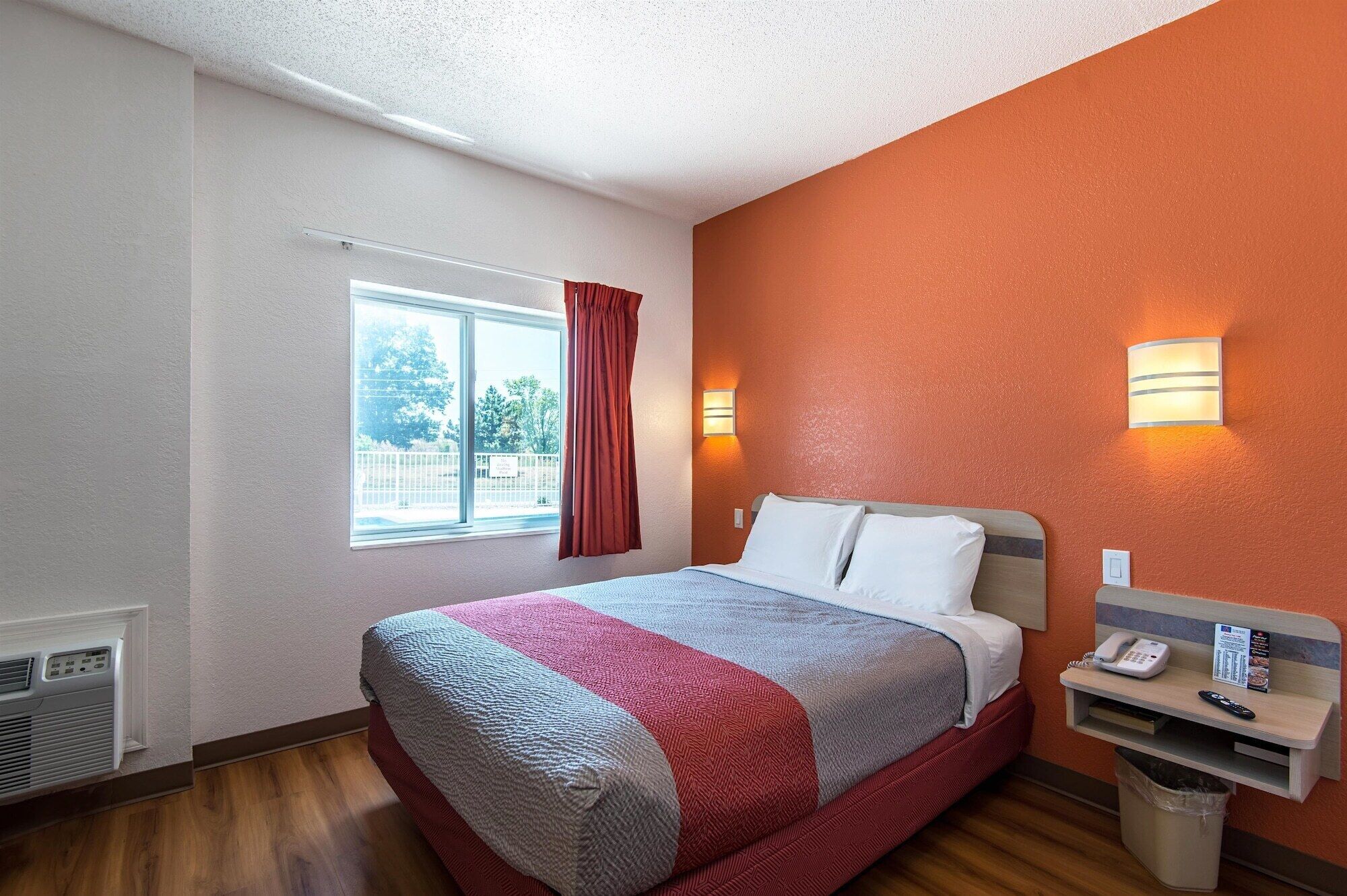 Individually furnished, desk, blackout curtains, free WiFi