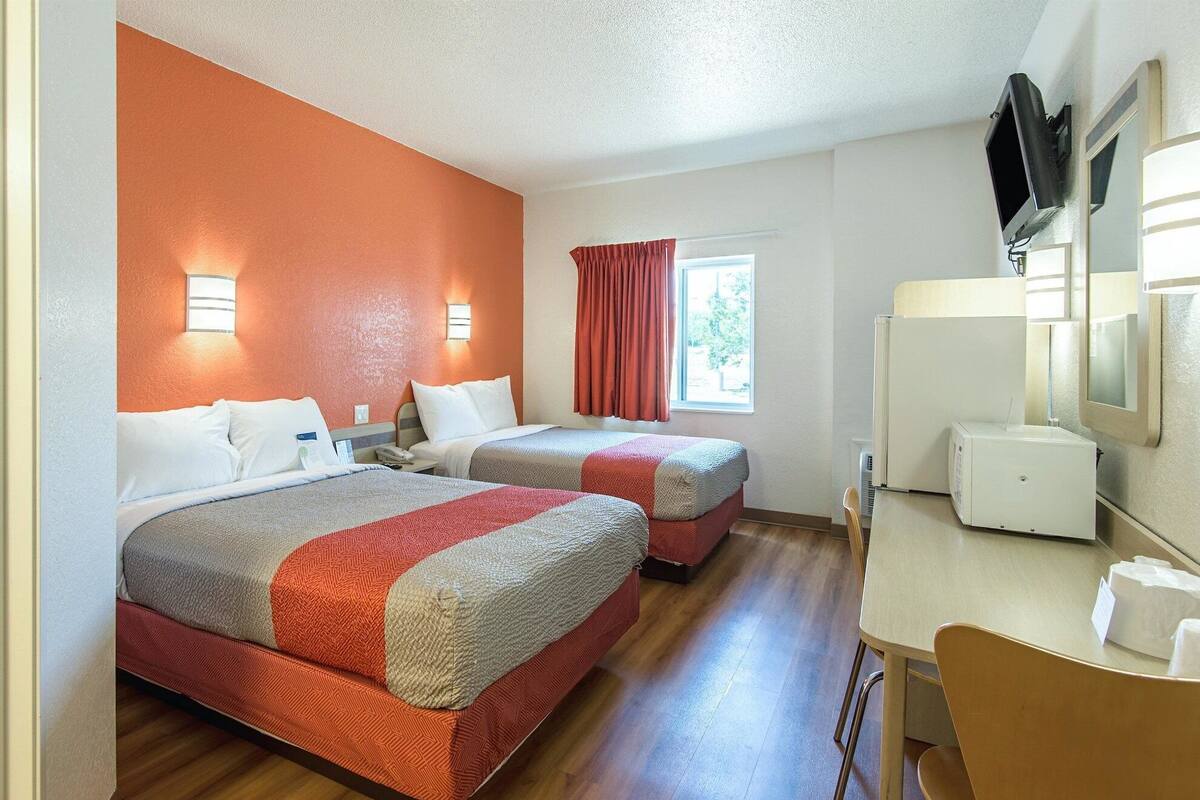 Individually furnished, desk, blackout curtains, free WiFi