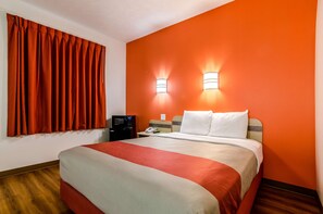 Escritorio, wifi gratis y ropa de cama 