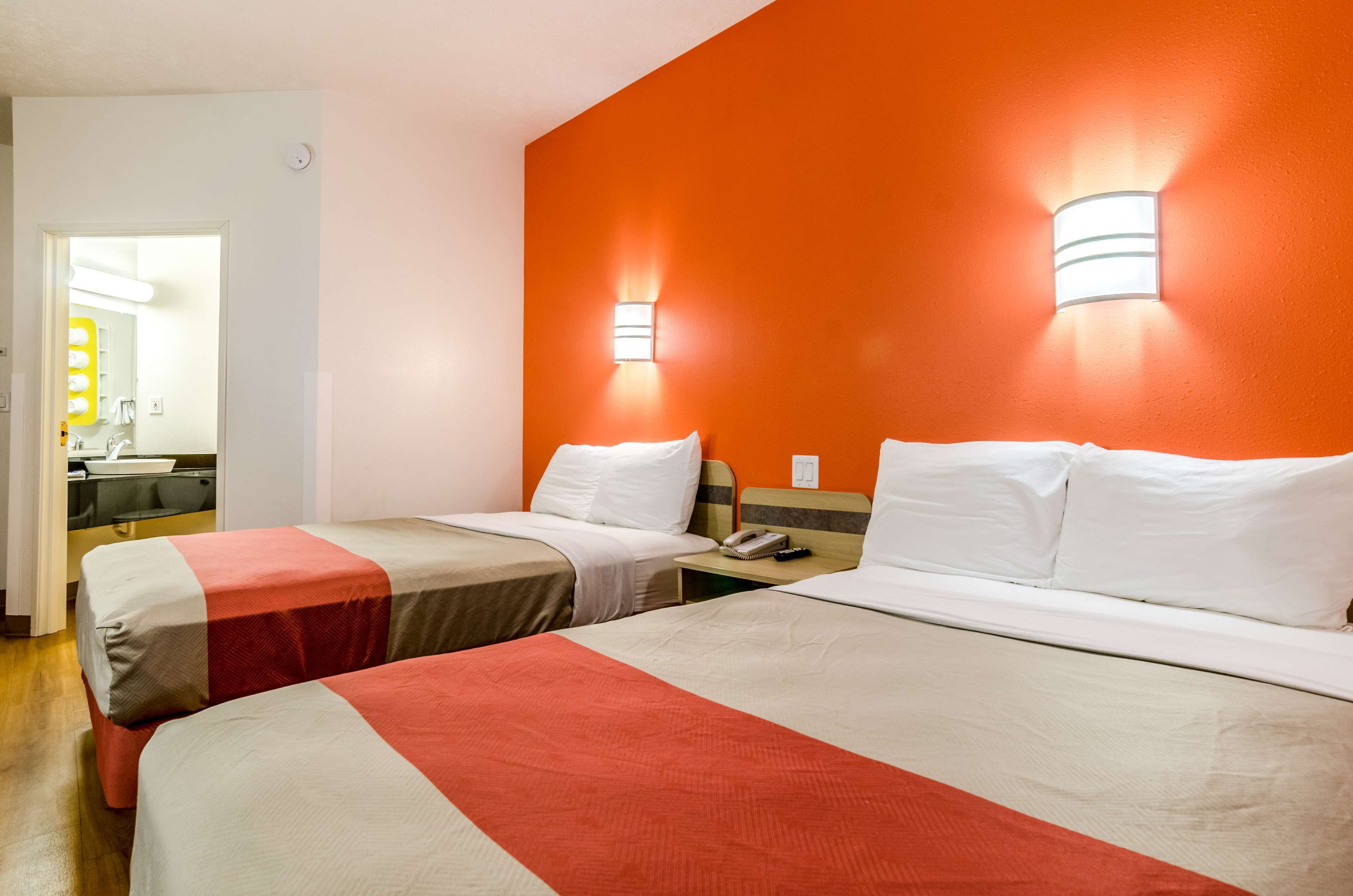 Schreibtisch, kostenloses WLAN, Bettwäsche