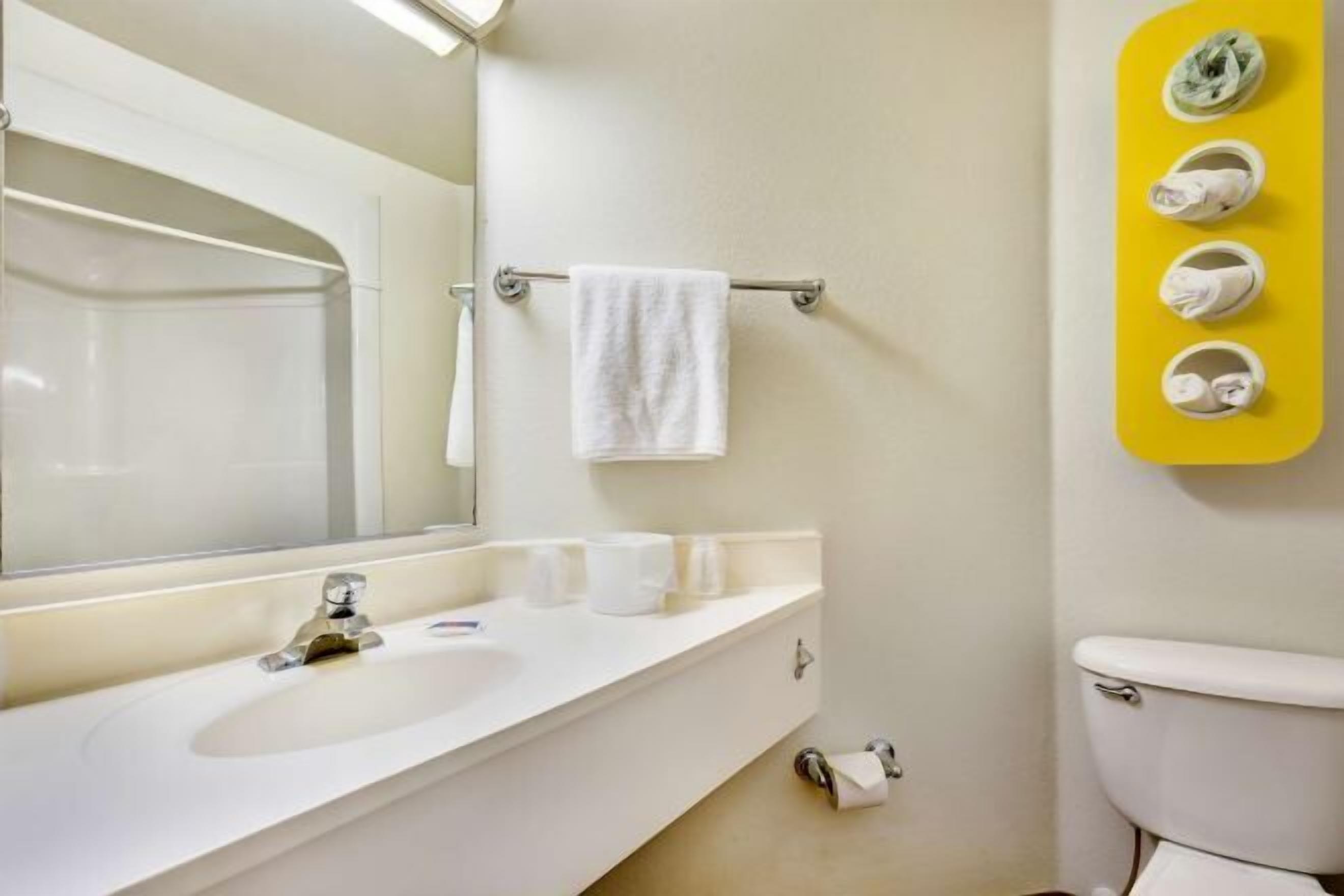 Gabungan pancuran/tab mandi, pengering rambut, tuala disediakan 