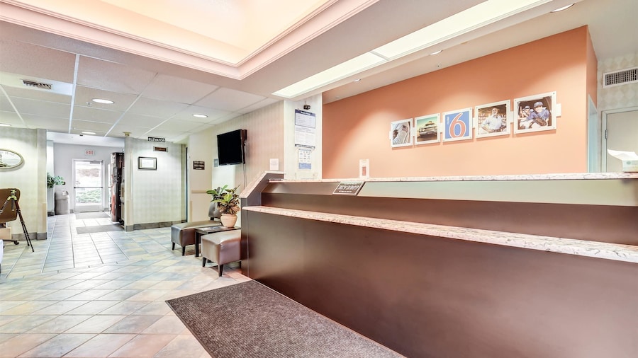 Motel 6 Roseburg, OR