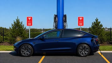 Electric vehicle charging station