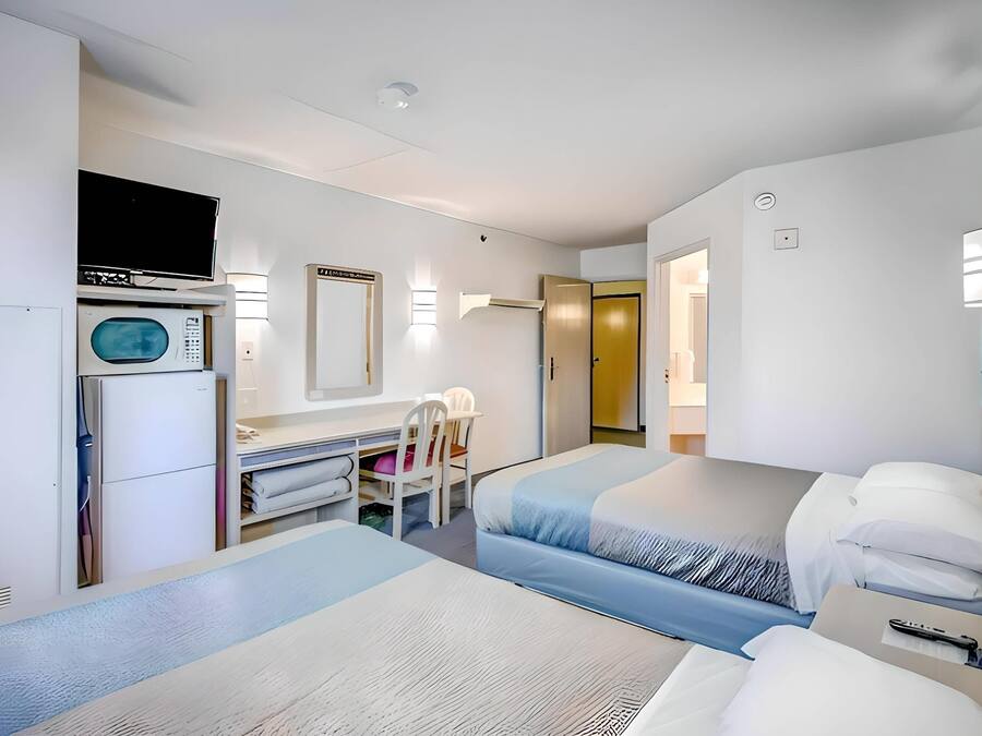 Standard Room, 2 Double Beds, Non Smoking | Desk, free WiFi, bed sheets, alarm clocks