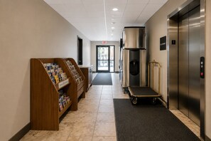 Lobby - Econo Lodge Menomonie (Menomonie)