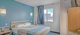 梅諾莫尼Econo Lodge飯店  