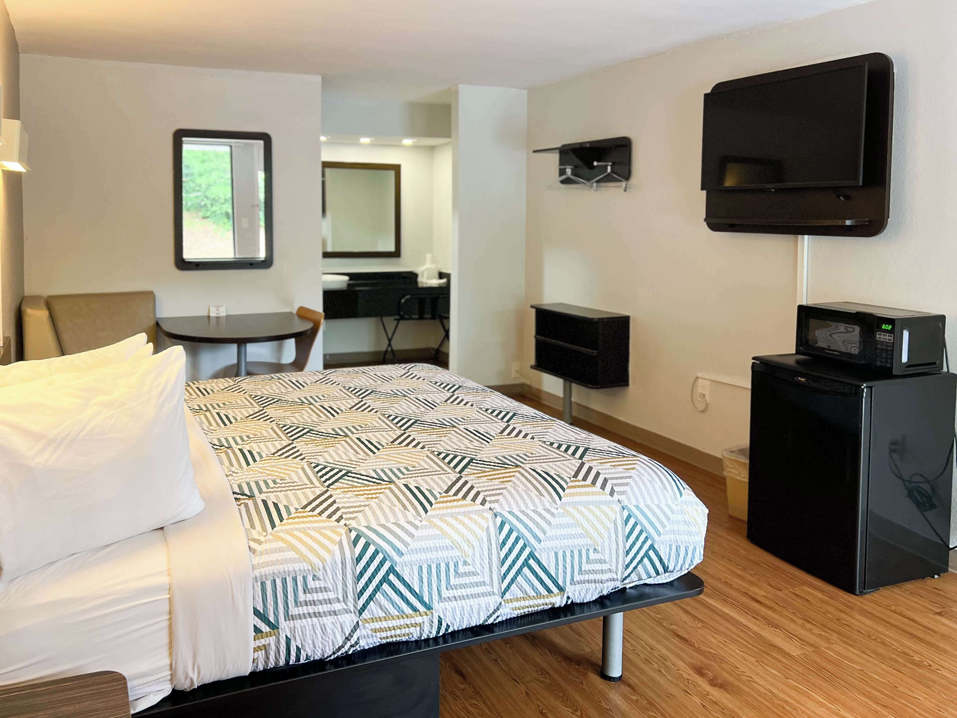 Schreibtisch, kostenloses WLAN, Bettwäsche