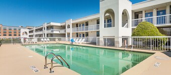Motel 6 Newnan, GA