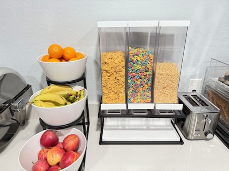 Her gün ücretsiz açık büfe kahvaltı