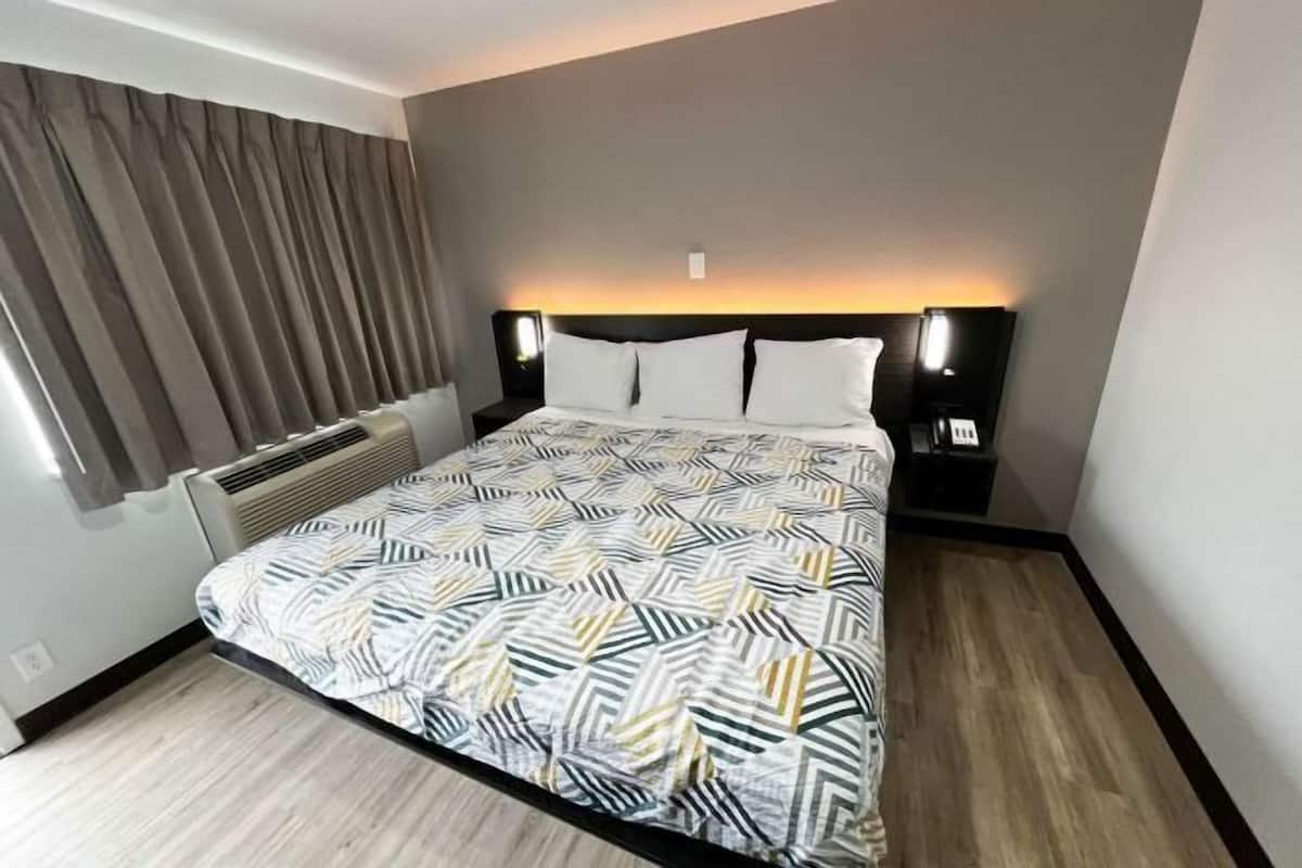 Desk, blackout curtains, free WiFi, bed sheets