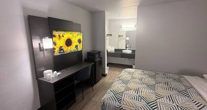 Motel 6 Des Moines, IA - North