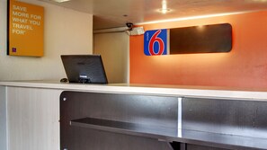 Reception - Motel 6 Des Moines, IA - North (Des Moines)