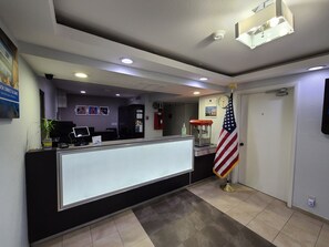 Lobby - Motel 6 Dayton, OH (Dayton)