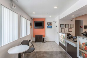 Lobby - Motel 6 Goodlettsville, TN - Nashville (Goodlettsville)