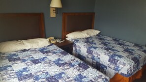 Desk, laptop workspace, free WiFi, bed sheets - Travel Inn (Sharonville)