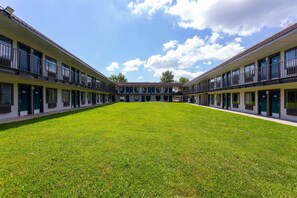Exterior - Motel 6 Camp Springs, DC - South Camp Springs (Suitland)