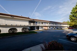 Exterior - Motel 6 Camp Springs, DC - South Camp Springs (Suitland)