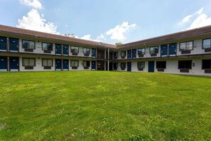 Exterior - Motel 6 Camp Springs, DC - South Camp Springs (Suitland)