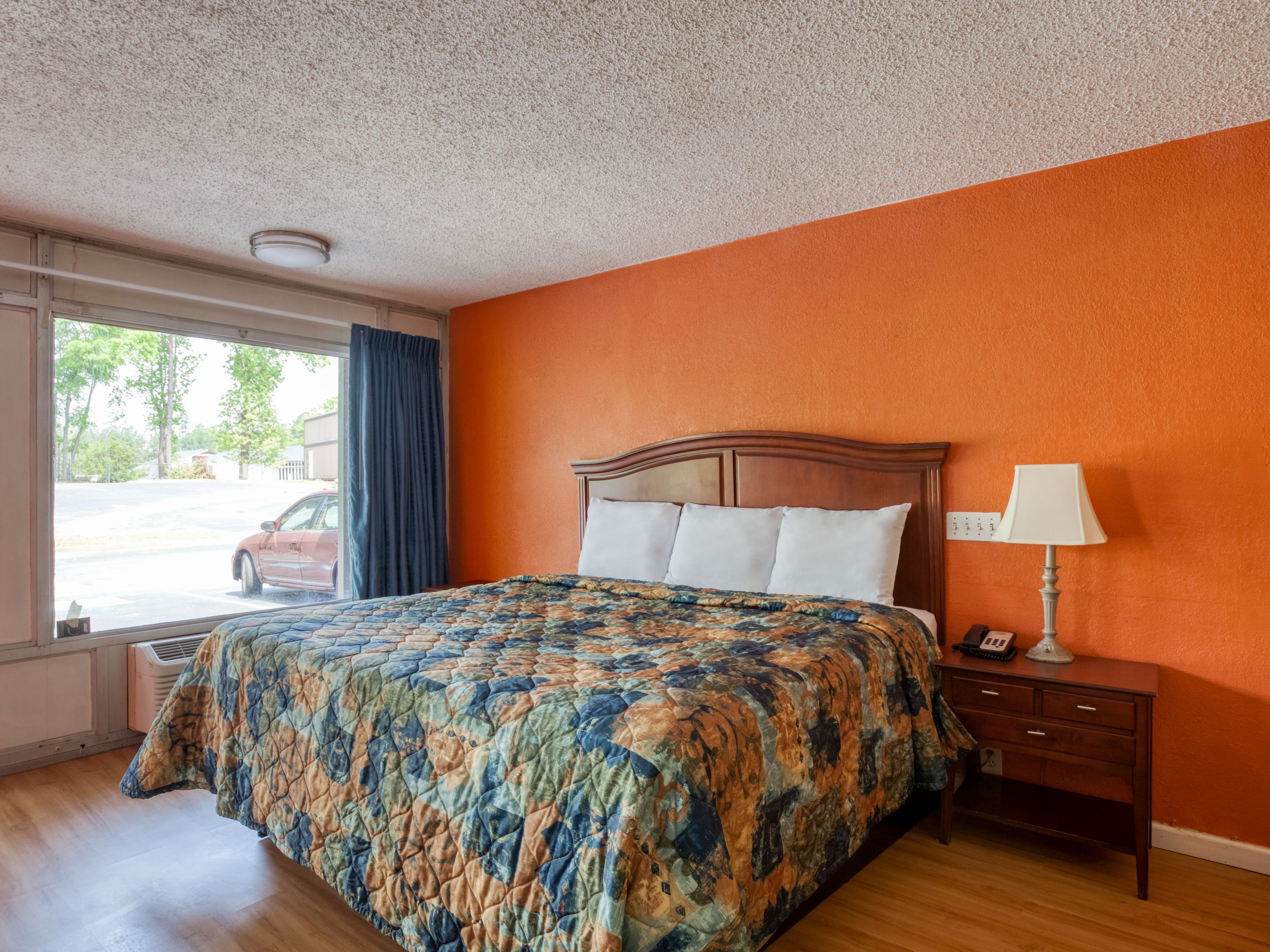 Single Room | In-room safe, desk, iron/ironing board, bed sheets