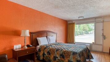 Single Room | In-room safe, desk, iron/ironing board, bed sheets