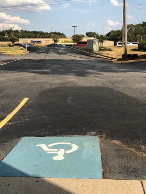 Free self parking - Haven Inn & Suites (Decatur)