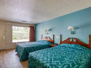 Double or Twin Room | In-room safe, desk, iron/ironing board, bed sheets