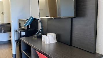 Schreibtisch, laptopgeeigneter Arbeitsplatz, kostenloses WLAN