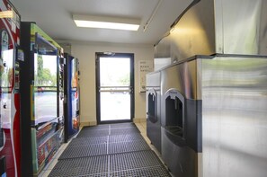 Interior - Motel 6 Lantana, FL (Lantana)