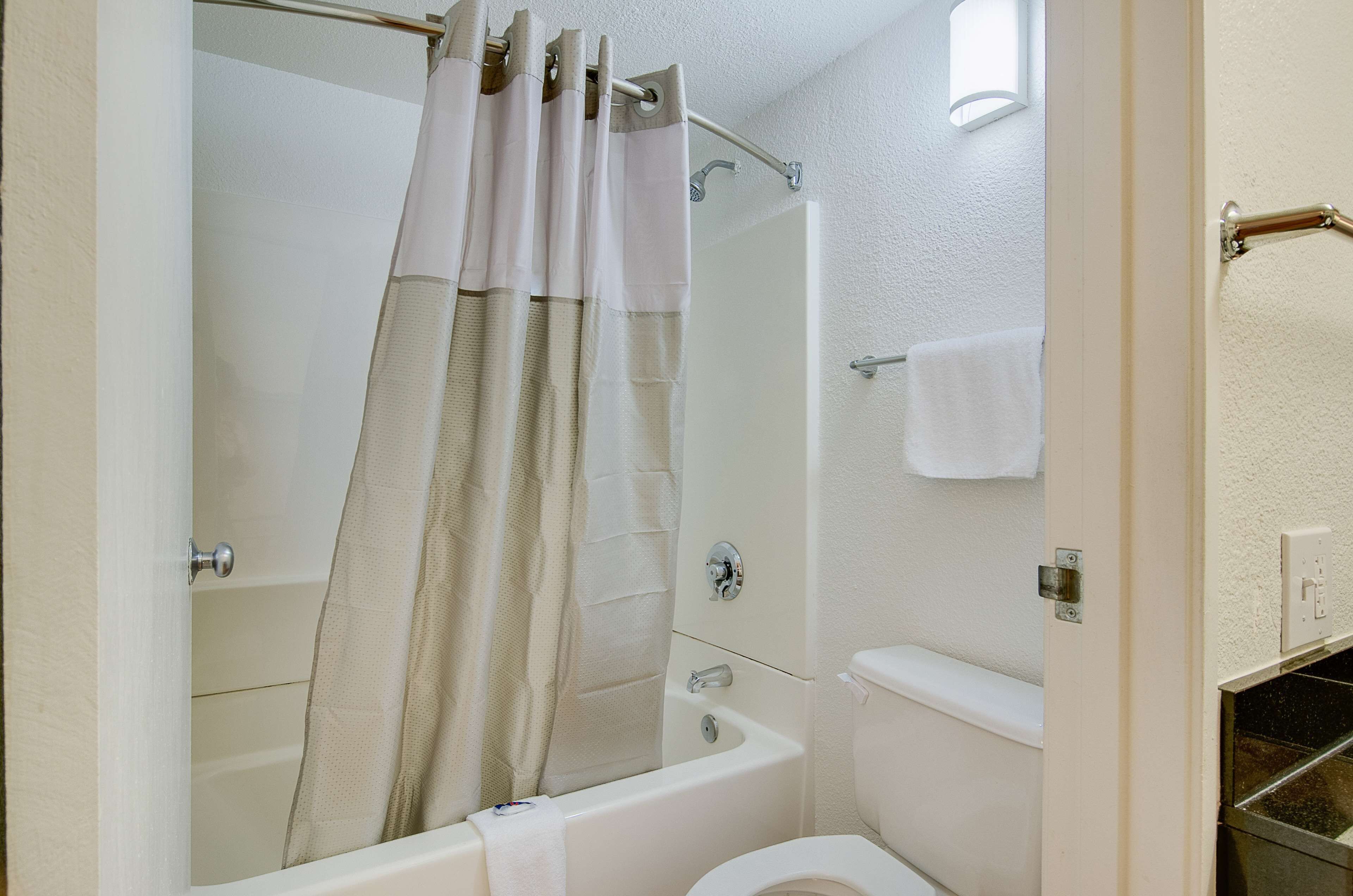 Shower, towels