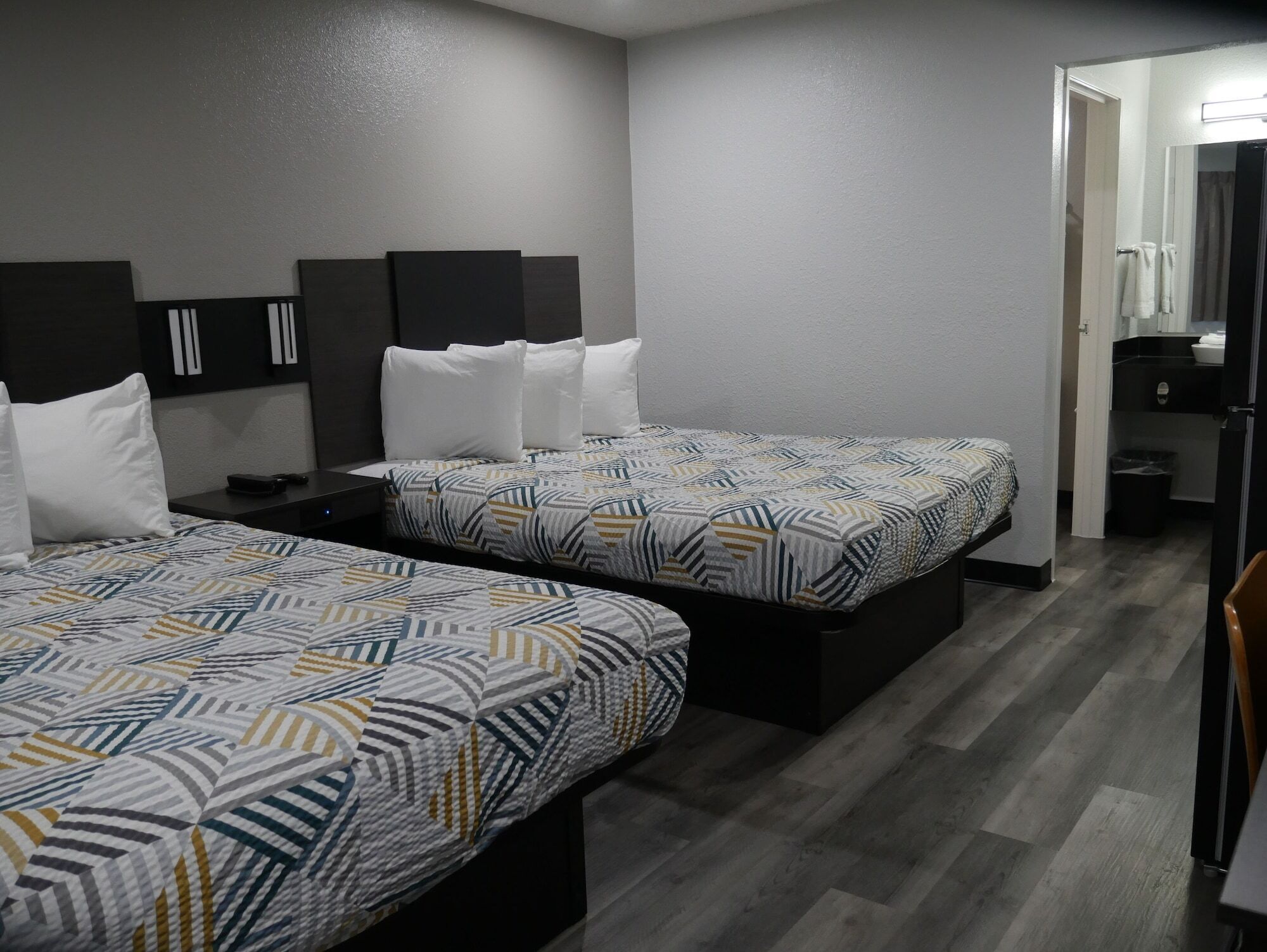 WiFi (free), bed sheets