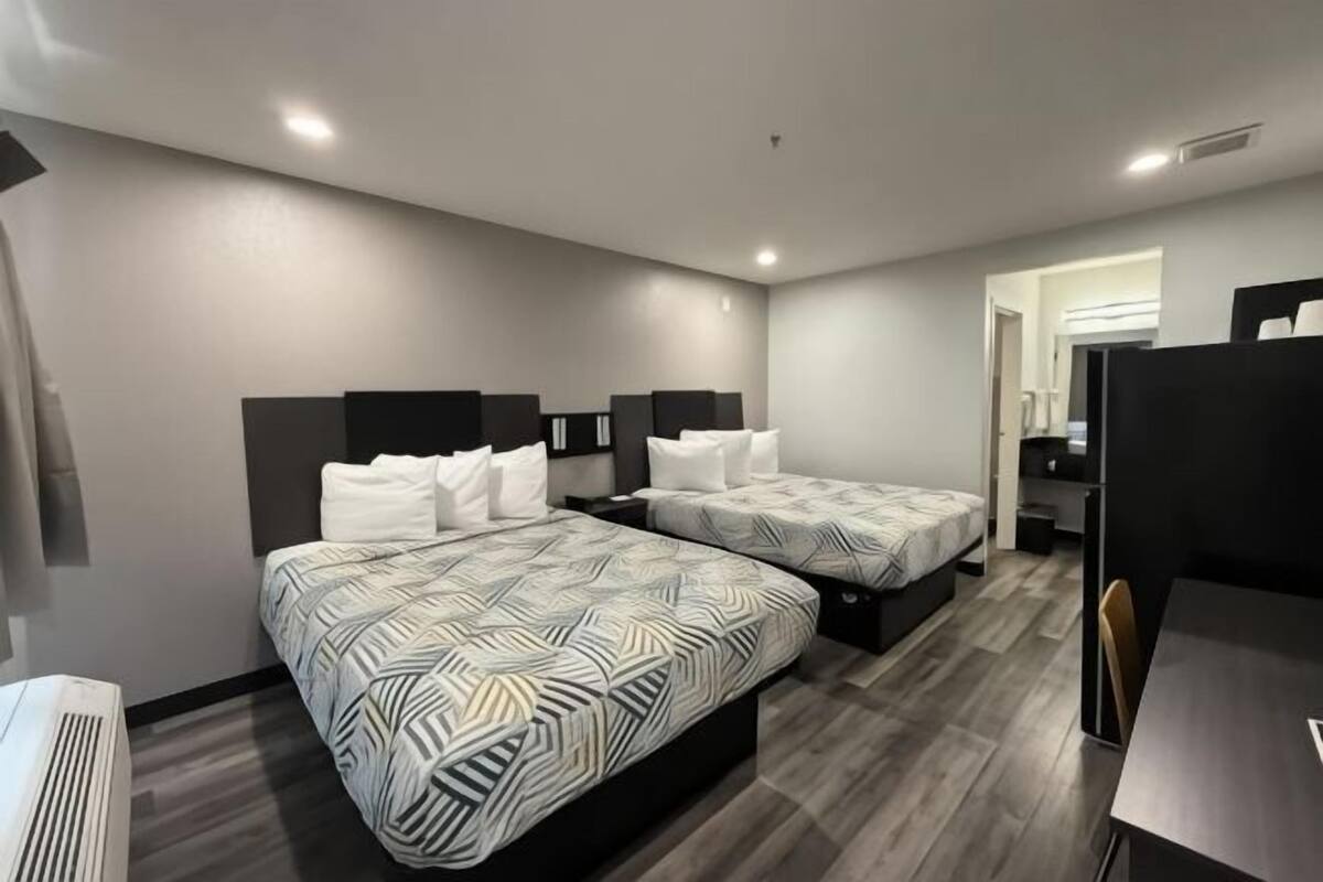 WiFi (free), bed sheets