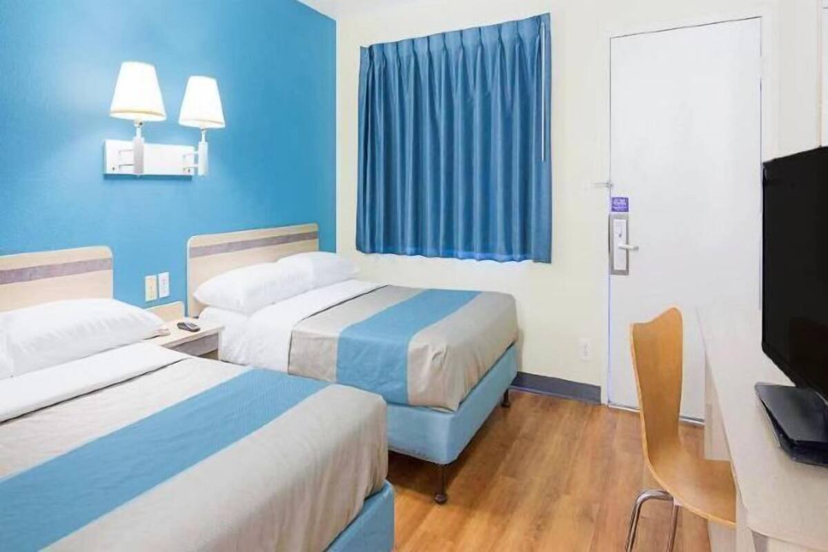 WiFi (free), bed sheets