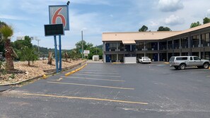 Exterior - Motel 6 Dalton, GA (Dalton)