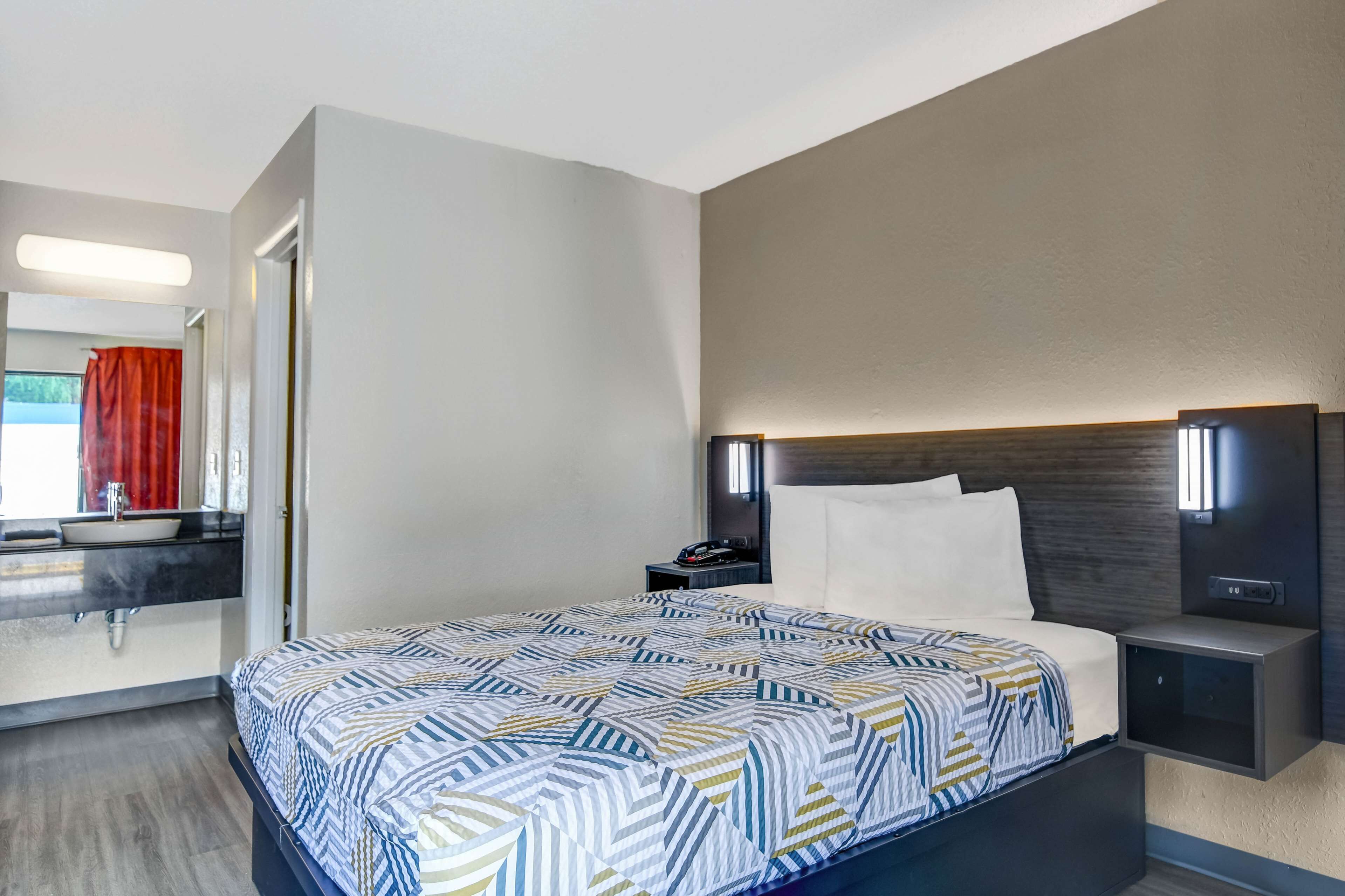 Free WiFi, bed sheets, alarm clocks